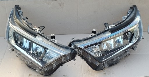 TOYOTA RAV4 V 18-21 KOMPLET FAROVA LED DESNA STRANA + LIJEVA