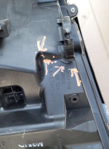 TOYOTA RAV4 V 18-21 KOMPLET FAROVA LED DESNA STRANA + LIJEVA