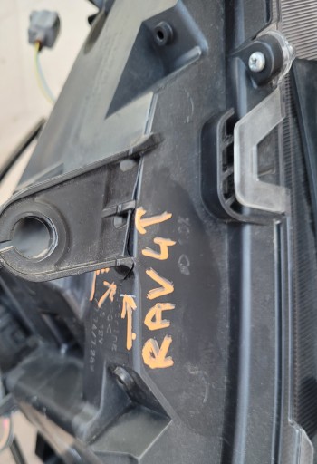 TOYOTA RAV4 V 18-21 KOMPLET FAROVA LED DESNA STRANA + LIJEVA