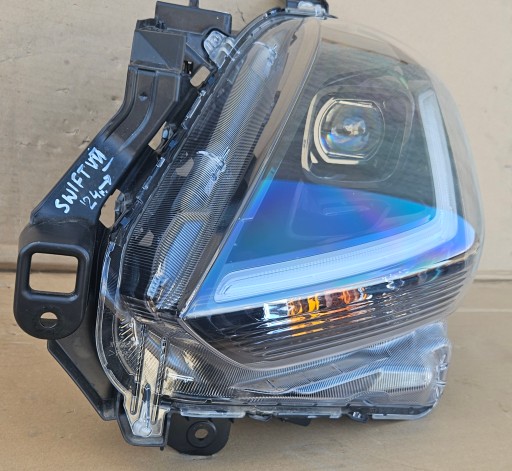 SUZUKI SWIFT MK7 24-26 LAMPA FAR LIJEVA STRANA LED W7091