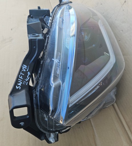 SUZUKI SWIFT MK7 24-26 LAMPA FAR LIJEVA STRANA LED W7091