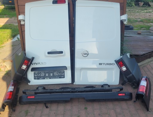 OPEL VIVARO B 14-19 ZADNJI VRATA LAMPE FAROVI  BRANIK SENZOR