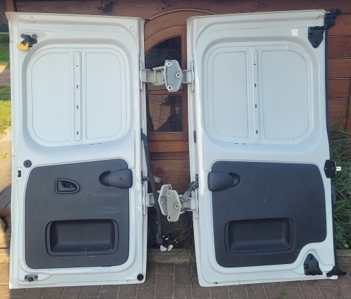 OPEL VIVARO B 14-19 ZADNJI VRATA LAMPE FAROVI  BRANIK SENZOR