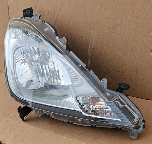 HONDA JAZZ REDIZAJN 11-15 FAR LAMPA DESNA STRANA