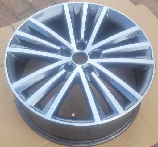 SKODA KODIAQ ALU FELGA 7JX19H2 ET43 565601025R SKODA KODIAQ ALU FELGA 7JX19H2 ET43 565601025R