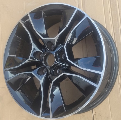 SKODA YETI ALU FELGA 7JX17H2 ET45 5L0601025R P SKODA YETI ALU FELGA 7JX17H2 ET45 5L0601025R P