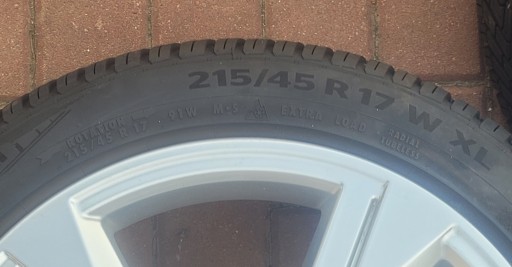 AUDI A1 82A ALU FELGA FELGE GUME 215/45R17 2019R.