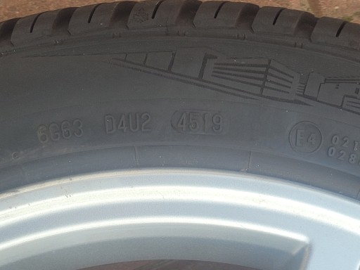 AUDI A1 82A ALU FELGA FELGE GUME 215/45R17 2019R.