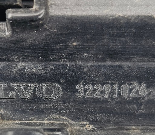 VOLVO XC60 II REDIZAJN R-DESIGNE 22-24 BRANIK + MASKA