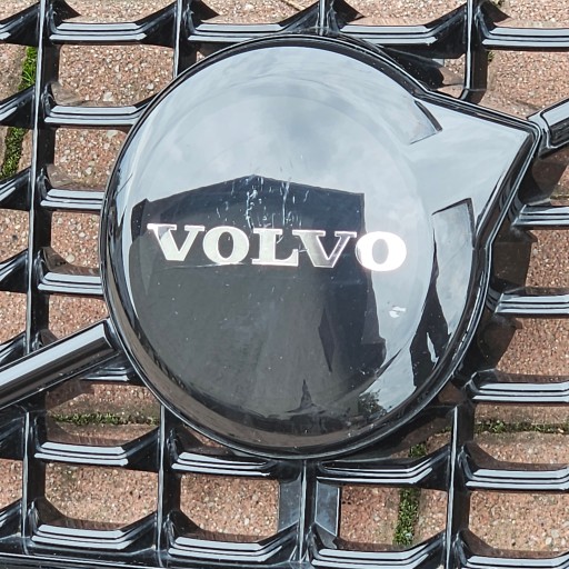 VOLVO XC60 II REDIZAJN R-DESIGNE 22-24 BRANIK + MASKA