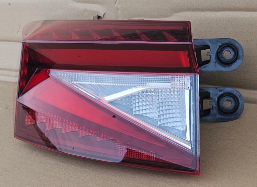 SKODA ENIOQ IV LAMPA FAR LIJEVA STRANA ZADNJI W BLATOBRAN 5LA945207A SKODA ENIOQ IV LAMPA FAR LIJEVA STRANA ZADNJI W BLATOBRAN 5LA945207A