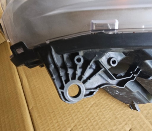 PEUGEOT 208 REDIZAJN 15-19 LAMPA FAR DESNA STRANA Z LED 9810805880 PEUGEOT 208 REDIZAJN 15-19 LAMPA FAR DESNA STRANA Z LED 9810805880