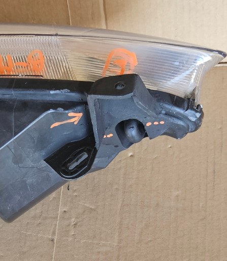 FORD B-MAX B MAX LAMPA FAR DESNA STRANA ILI LIJEVA OBIČNA