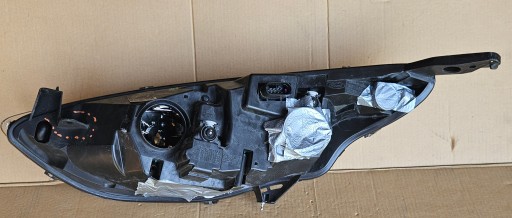 FORD B-MAX B MAX LAMPA FAR DESNA STRANA ILI LIJEVA OBIČNA