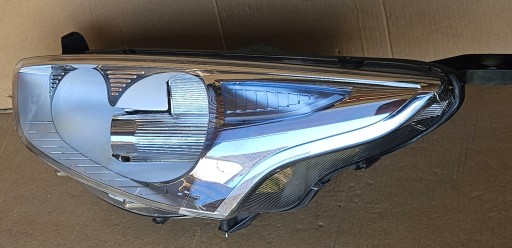 FORD B-MAX B MAX LAMPA FAR DESNA STRANA ILI LIJEVA OBIČNA