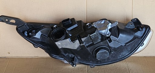 FORD B-MAX B MAX LAMPA FAR DESNA STRANA ILI LIJEVA OBIČNA