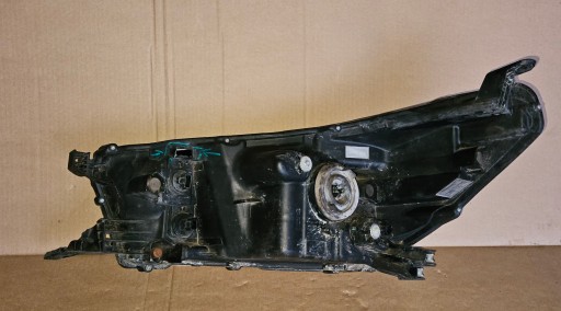 TOYOTA HI LUX HILUX 15-19 LAMPA FAR LIJEVA STRANA + DESNA OK-50 TOYOTA HI LUX HILUX 15-19 LAMPA FAR LIJEVA STRANA + DESNA OK-50