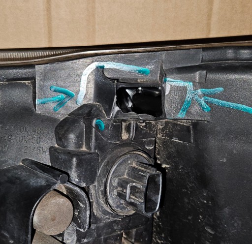TOYOTA HI LUX HILUX 15-19 LAMPA FAR LIJEVA STRANA + DESNA OK-50 TOYOTA HI LUX HILUX 15-19 LAMPA FAR LIJEVA STRANA + DESNA OK-50