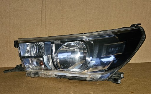 TOYOTA HI LUX HILUX 15-19 LAMPA FAR LIJEVA STRANA + DESNA OK-50 TOYOTA HI LUX HILUX 15-19 LAMPA FAR LIJEVA STRANA + DESNA OK-50