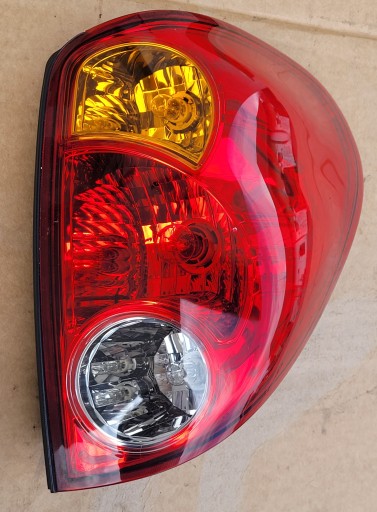 MITSUBISHI L200 06-14 LAMPA FAR ZADNJI DESNA STRANA MITSUBISHI L200 06-14 LAMPA FAR ZADNJI DESNA STRANA
