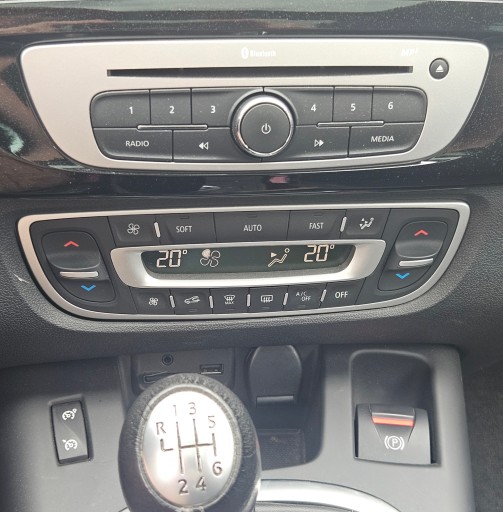 RENAULT GRAND SCENIC 1.6 DCI 130KS BI XENON S&S BOSE 2016R. 104 TISUČA KS RENAULT GRAND SCENIC 1.6 DCI 130KS BI XENON S&S BOSE 2016R. 104 TISUČA KS