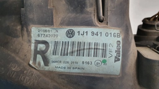 LAMPA FAR PREDNJI DESNI 1J1941016B VW GOLF IV 4 97- LAMPA FAR PREDNJI DESNI 1J1941016B VW GOLF IV 4 97-