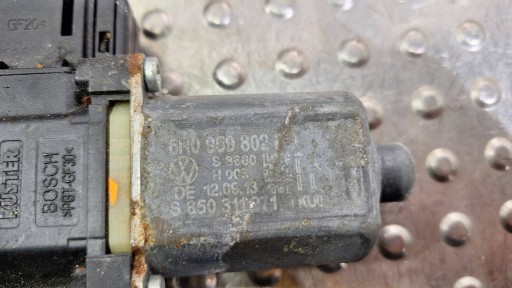 MOTOR PROZOR VRATA DESNI 6R0959802BD VW BEETLE 5C