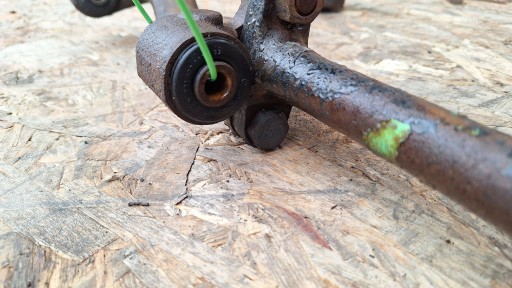 BALANS ŠTANGA / KRAJNIK ZAKRETNI VILICA LIJEVI PREDNJI KOMPLET 701407047A VW TRANSPORTER T4