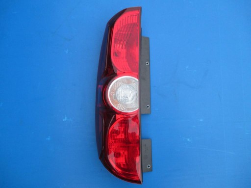 LAMPA FAR ZADNJA  LIJEVA STRANA ILI DESNA FIAT DOBLO 2010R->
