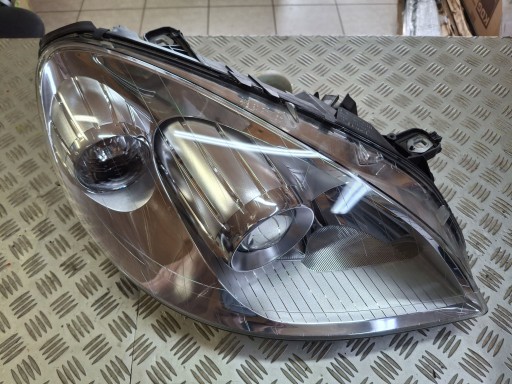 LAMPA FAR DESNA STRANA PREDNJA LEČA MERCEDES B-KLASA W169 2005R->