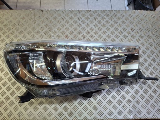 LAMPA FAR LIJEVA STRANA PREDNJA FULL LED TOYOTA HILUX VIII 2015R->