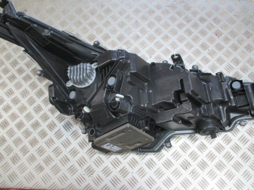 LAMPA FAR DESNA STRANA ILI LIJEVA LED TOYOTA COROLLA XII 2018R->