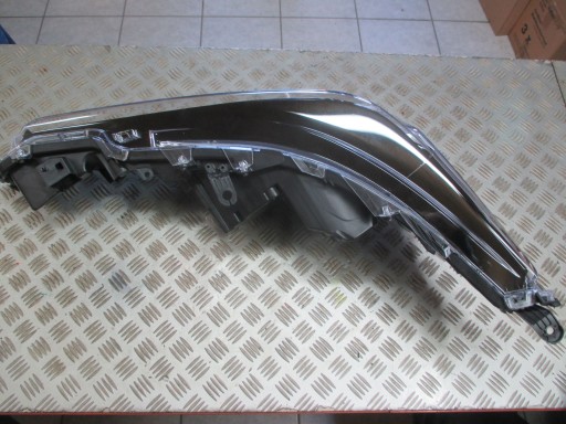 LAMPA FAR DESNA STRANA ILI LIJEVA LED TOYOTA COROLLA XII 2018R->