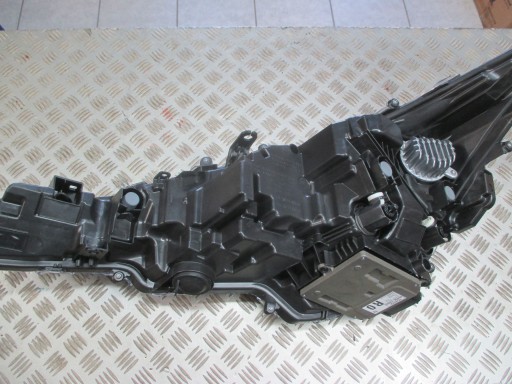 LAMPA FAR DESNA STRANA ILI LIJEVA LED TOYOTA COROLLA XII 2018R->