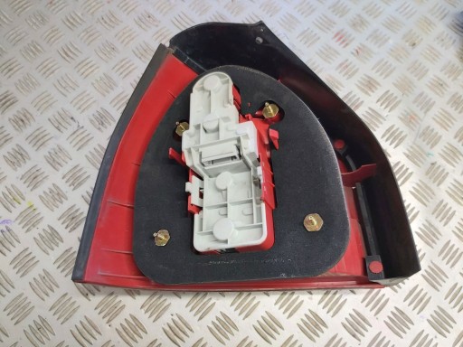 LAMPA FAR ZADNJA  DESNA STRANA AUDI A3 REDIZAJN 8L0 2000R->