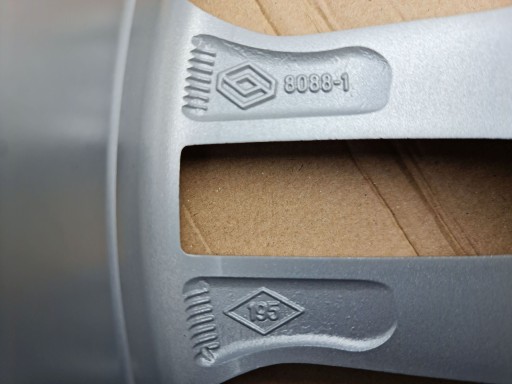 FELGA RENAULT 8.25 X 18 , ET 48