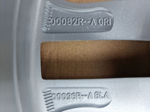 FELGA RENAULT 8.25 X 18 , ET 48