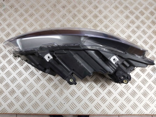 LAMPA FAR PREDNJA DESNA STRANA VW POLO 6R0 VALEO 09R->