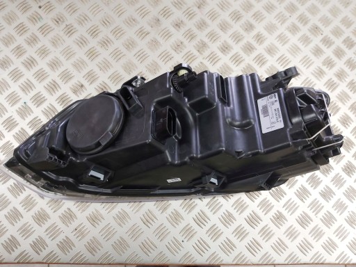 LAMPA FAR PREDNJA DESNA STRANA VW POLO 6R0 VALEO 09R->