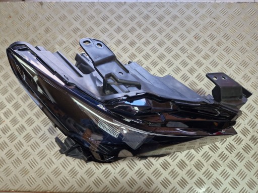 LAMPA FAR DESNA STRANA PREDNJA MAZDA 3 IV FULL LED BP 19R-