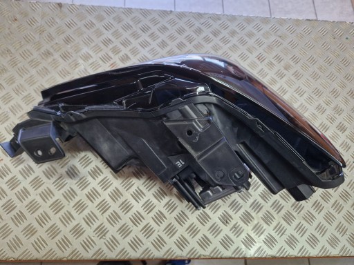 LAMPA FAR DESNA STRANA PREDNJA MAZDA 3 IV FULL LED BP 19R-