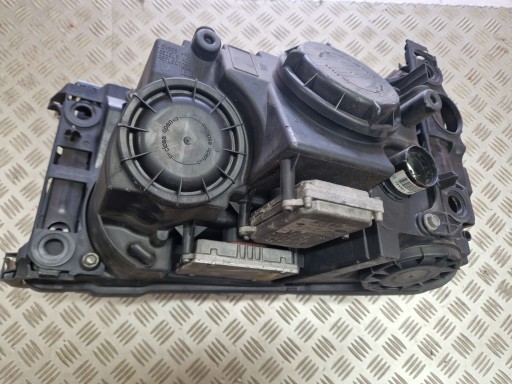 LAMPA FAR DESNA STRANA LIJEVA BI-XENON RANGE ROVER SPORT I 05R