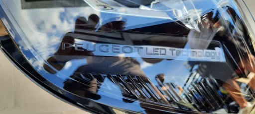 LAMPA FAR DESNA STRANA ILI LIJEVA LED PEUGEOT 208 II 2019R->