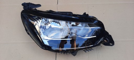 LAMPA FAR DESNA STRANA ILI LIJEVA PEUGEOT 208 II 2019R->