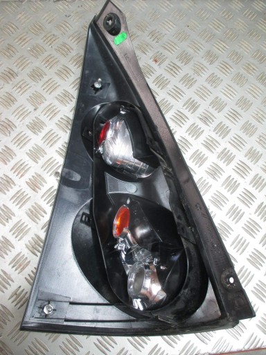 LAMPA FAR ZADNJA DESNA STRANA CITROEN C1 PEUGEOT 107 2005R- LAMPA FAR ZADNJA DESNA STRANA CITROEN C1 PEUGEOT 107 2005R-
