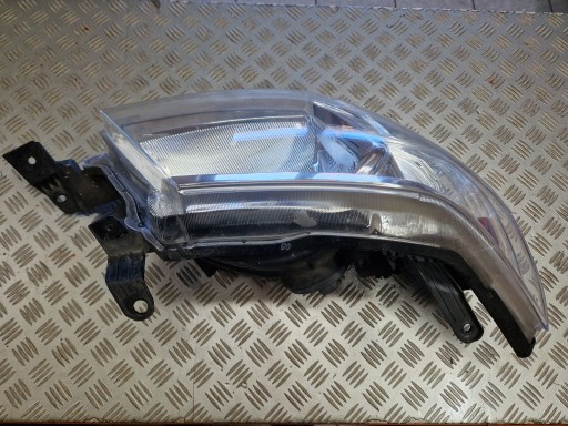 LAMPA FAR DESNA STRANA PREDNJA TOYOTA HILUX VII REDIZAJN 11R- LAMPA FAR DESNA STRANA PREDNJA TOYOTA HILUX VII REDIZAJN 11R-