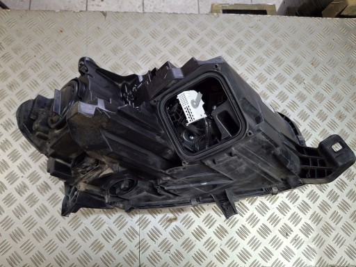 LAMPA FAR LIJEVA STRANA PREDNJA BI-XENON ILS MERCEDES ML W166 2011R->