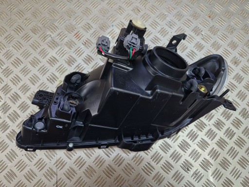 LAMPA FAR DESNA STRANA PREDNJA MAZDA 323 F REDIZAJN BJ 2000R-> LAMPA FAR DESNA STRANA PREDNJA MAZDA 323 F REDIZAJN BJ 2000R->