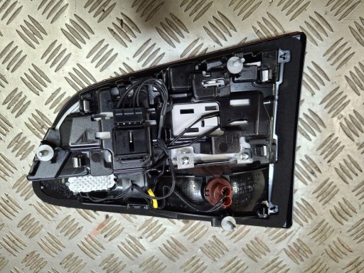 LAMPA FAR ZADNJA  LIJEVA STRANA NA GEPEKA LED VW SHARAN II REDIZAJN 2015R-> 7N0