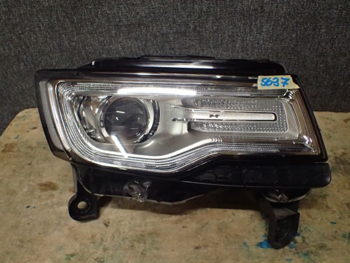LAMPA FAR PREDNJA STRANA DESNA JEEP GRAND CHEROKEE WK2 REDIZAJN 14-